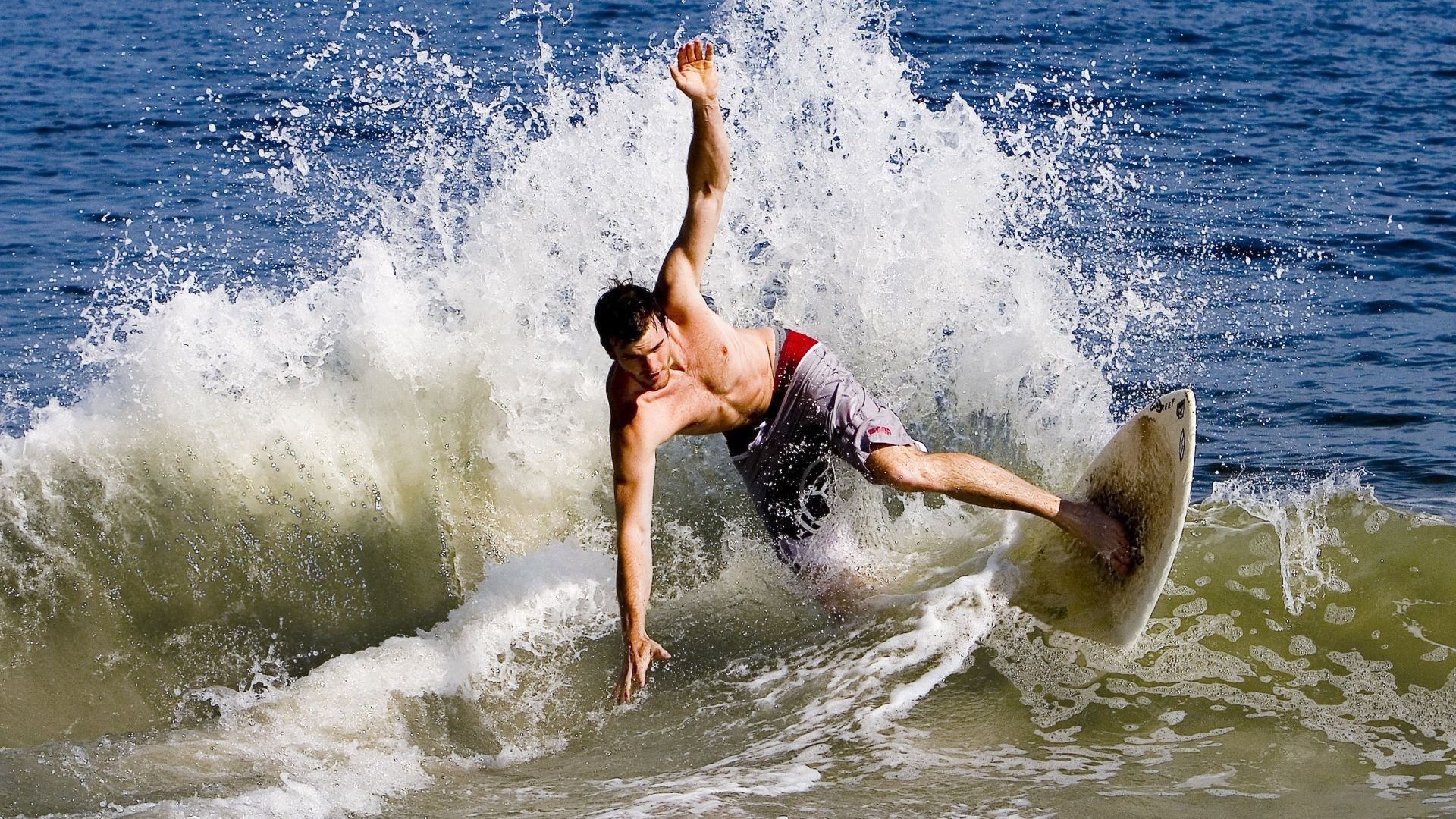 拉文关键战不手软，广东队与深圳队对决的篮球智慧启示