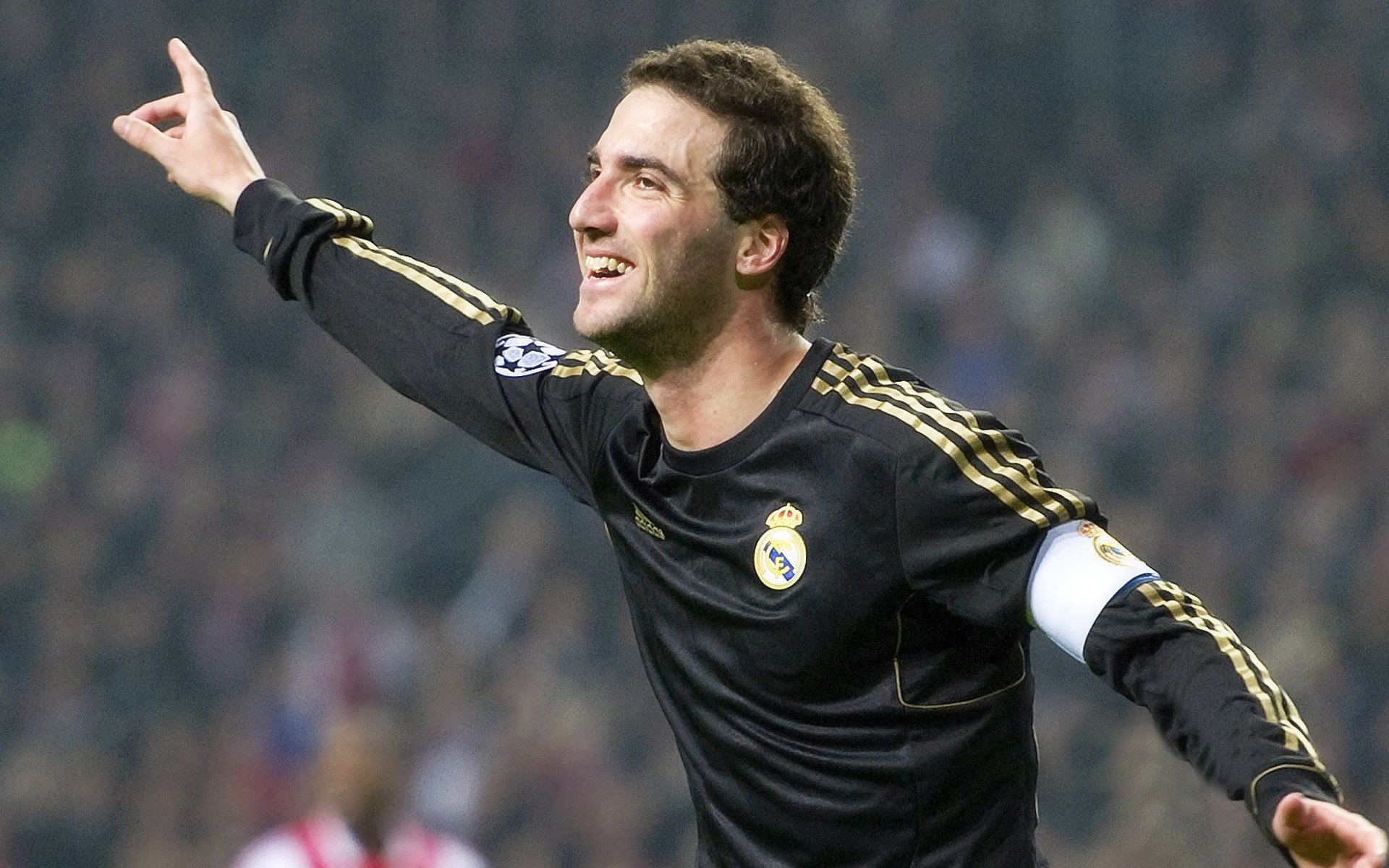 开云体育官网-禁区弧顶的彩虹，当迪马利亚的弧线划过NBA季后赛之夜