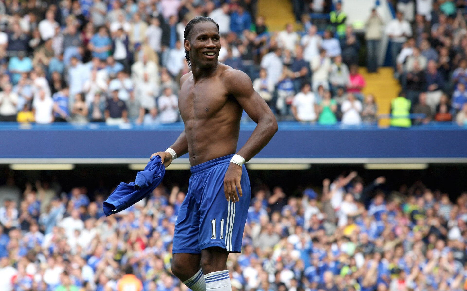 波兰完胜阿根廷，奥斯梅恩闪耀F组，梅西黯然离场